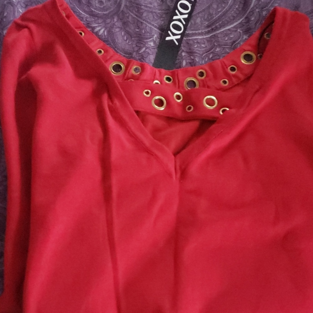 Low back sweater with gold open buttons